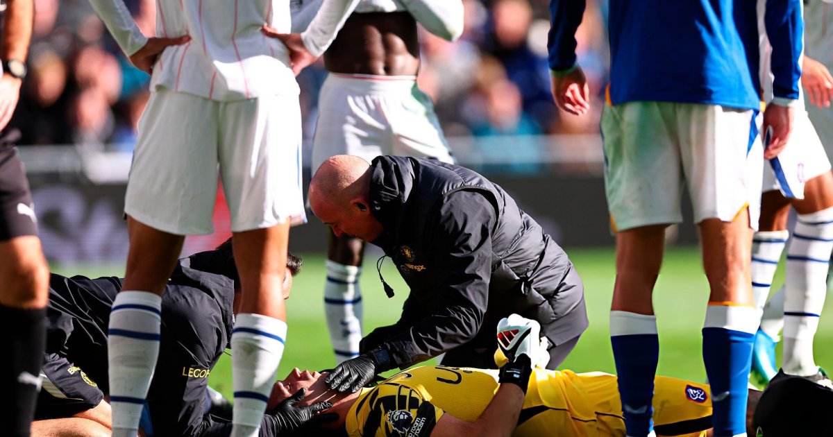 Martínez Suffers Head Injury, Rushed to Hospital as Chelsea Beat Everton