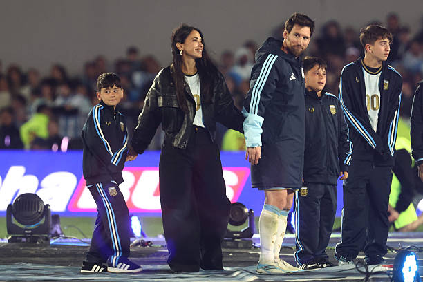 messi-and-family-1791369115.jpg