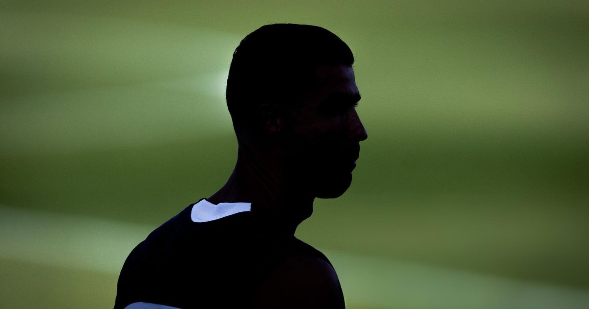 ronaldo-black-1791390839.jpg