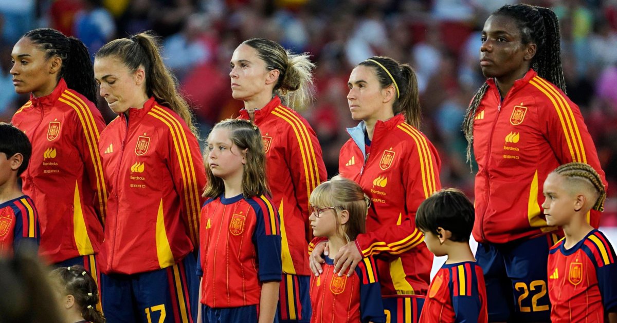 spain-women-1790676913.jpg