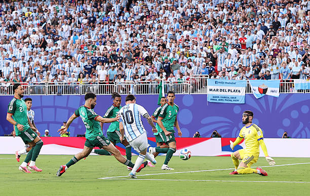 Lionel Messi, Algeria