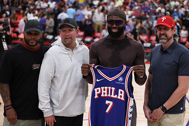 LeBron James Joins 76ers on 2-Year Deal as Trump Reignites Feud