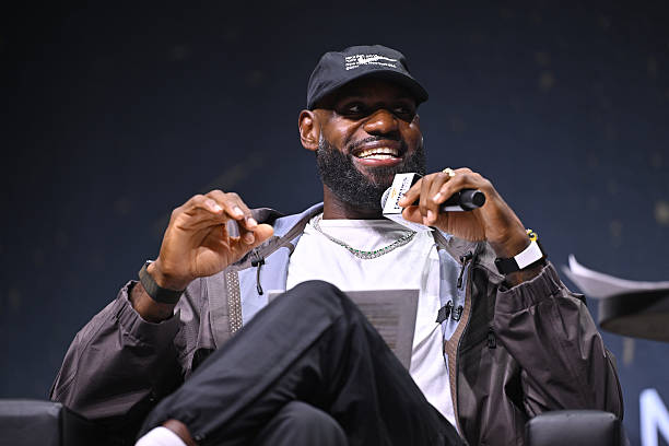 LeBron James, Lakers, 76ers, Donald Trump, NBA